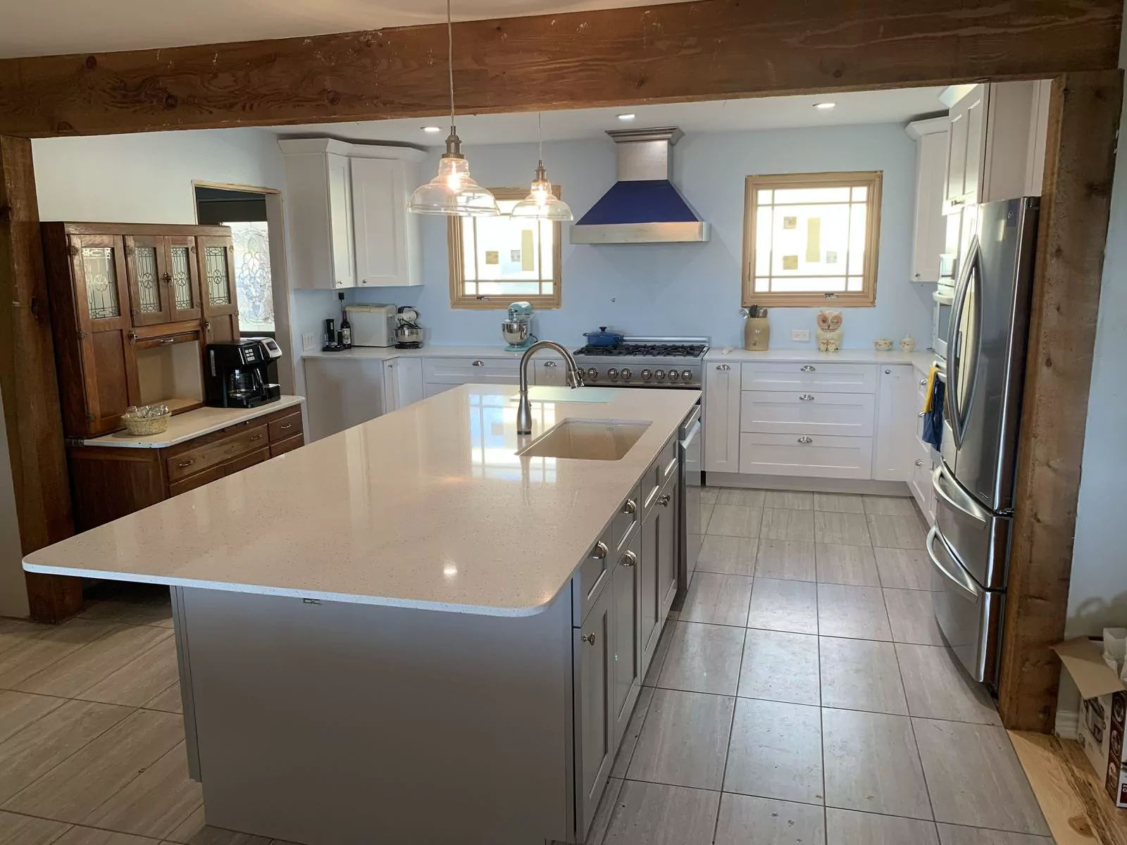 Farmhouse kitchen by The Flip Fixer